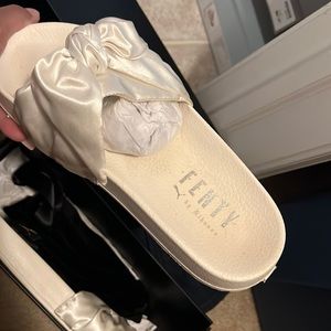 Fenty slide off white color with bow on top